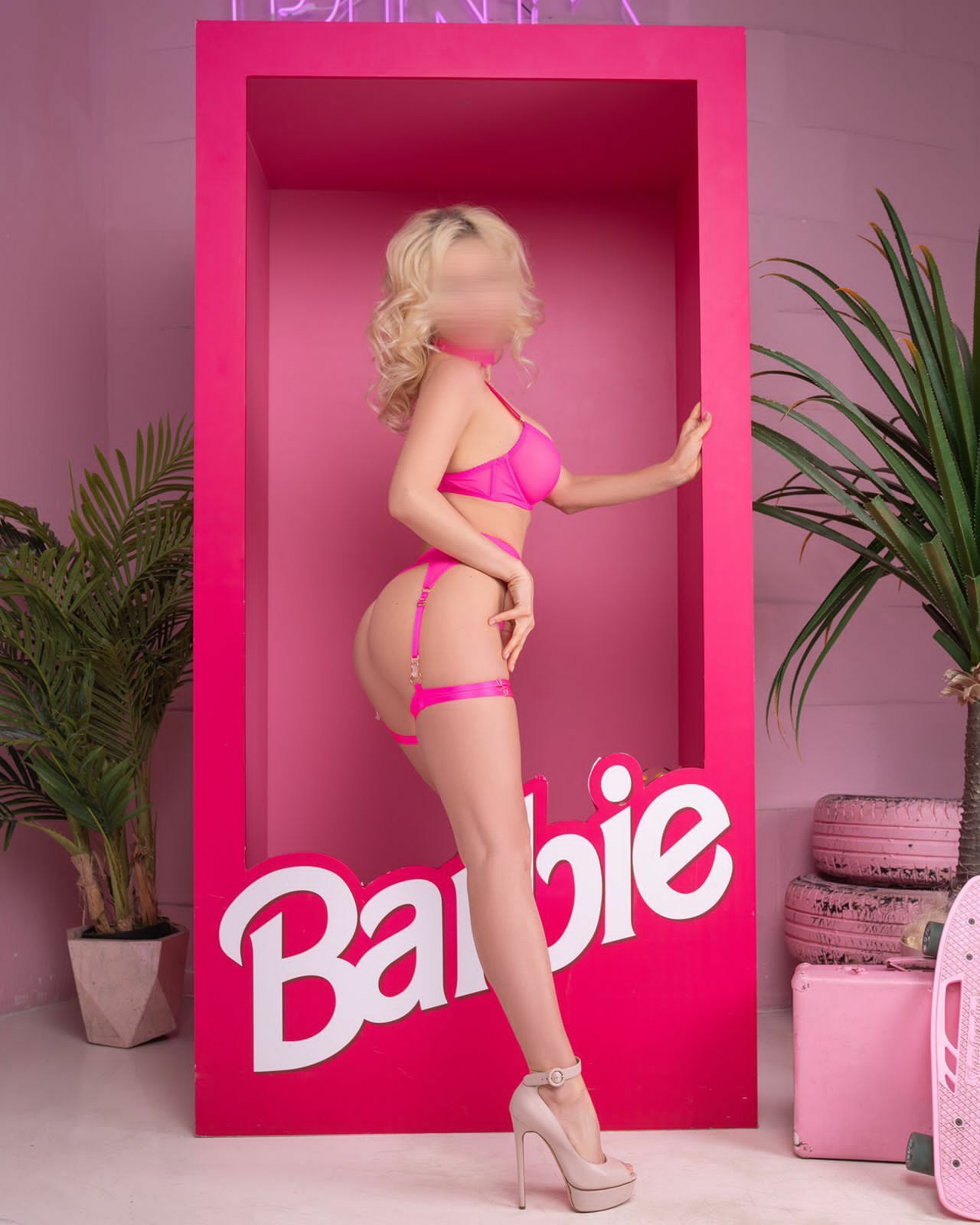 Проститутка Barbie стройная исполнит эскорт и пригласит к себе